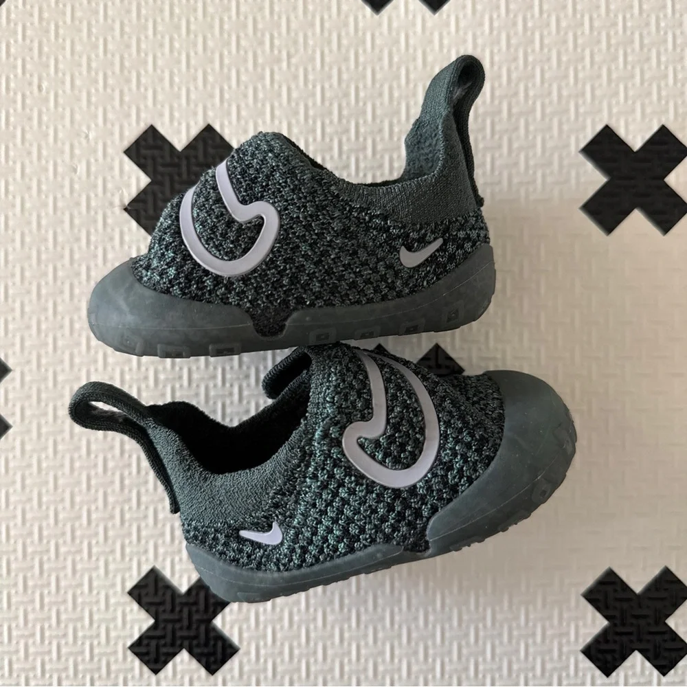 Nike Swoosh 1 flyknit infant vintage green sneakers size 3C